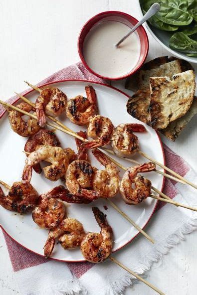 From delicious appetizers to the very necessary cocktails, retailmenot has found recipes to please your whole cookout crowd. 21 Easy Summer Cookout Recipes - Food Ideas for Summer