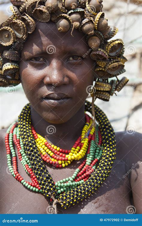 verticale de la fille africaine photographie éditorial image du mère mauvais 47972902