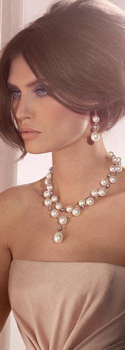 40 How To Wear A Pearl Necklace Ideas 9 Pearl Necklace Outfit How To