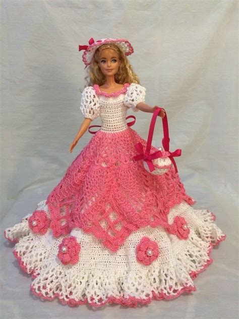 robe et poupée barbie au crochet pour le prix cette robe élaborée superposée avec de