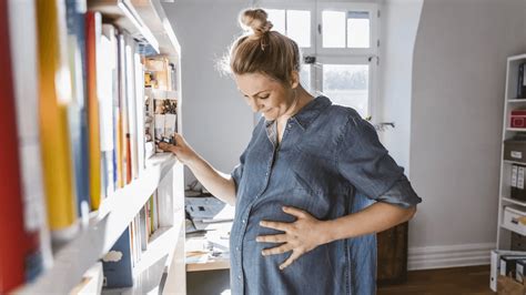 Pregnant 5 Early Signs Of Labor To Know Motherly