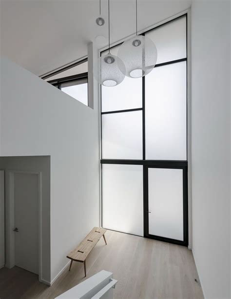 kaca jendela rumah minimalis solusi hunian tampak modern
