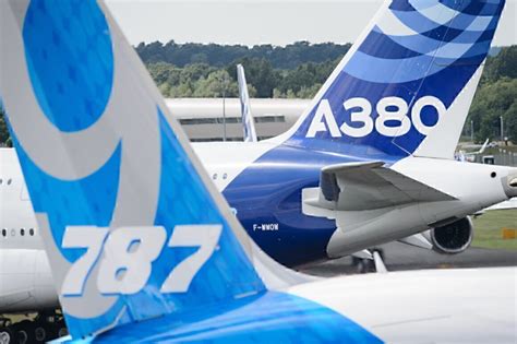 The Airbus A380 Vs Boeing 787 Which Plane Is Best Simple Flying