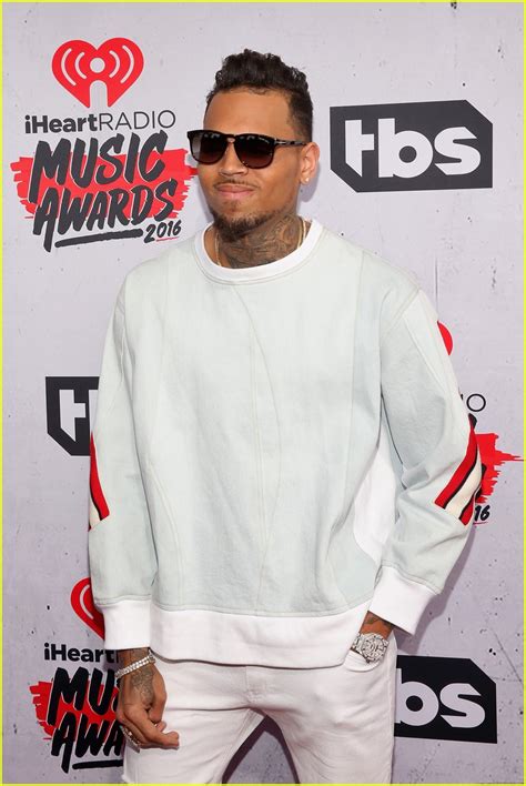 Chris Brown Wins Randb Artist Of The Year At Iheartradio Music Awards 2016 Photo 3621764 Chris