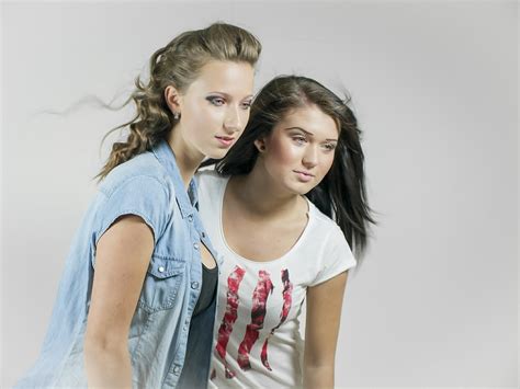Two Two Girls Two Womans Portrait Portraits Free Image From Needpix