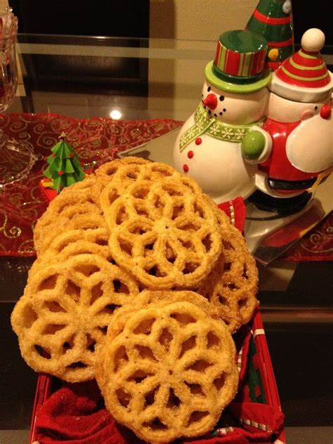 Traditional decorations displayed on this holiday include nativity scenes, poinsettias, and christmas trees. Swedish Rosettes!!!!! en 2019 | Buñuelos de viento ...