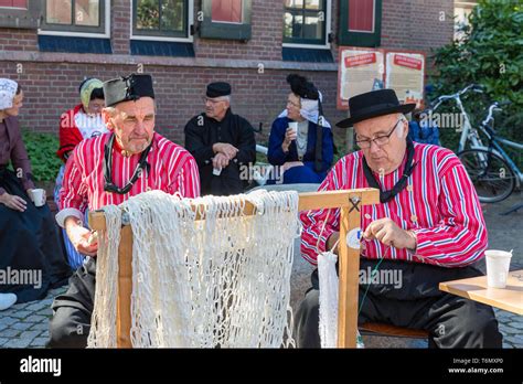 Costume Traditionnel Hollandais Hommes Banque De Photographies Et D’images à Haute Résolution