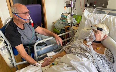 Hospital Staff Arrange For Couple Together For 50 Years To Meet For The Last Time