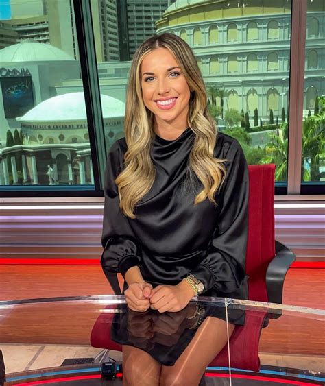 Meet Erin Dolan The Stunning Espn Analyst Whose Social Media Snaps Have Been Dubbed Hotter