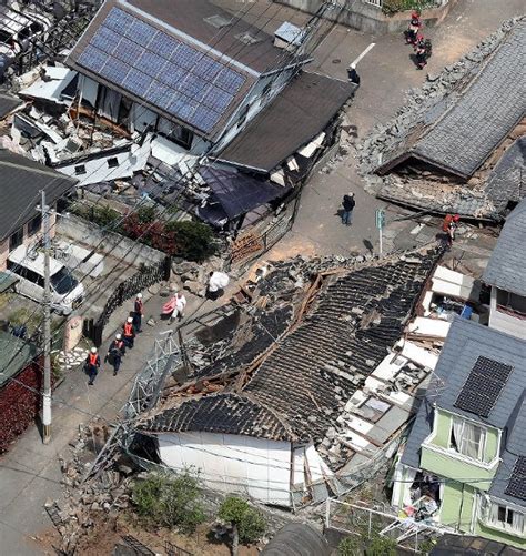 photo special disaster unfolds a day after deadly kumamoto quake the mainichi