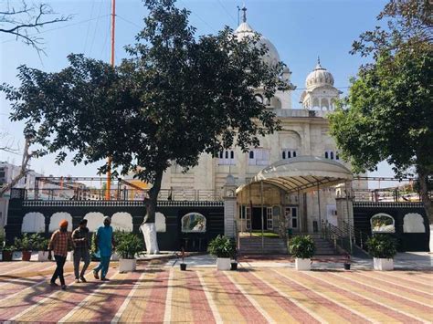 This Majestic Gurudwara Lies On The Banks Of Yamuna And Offers Peace And