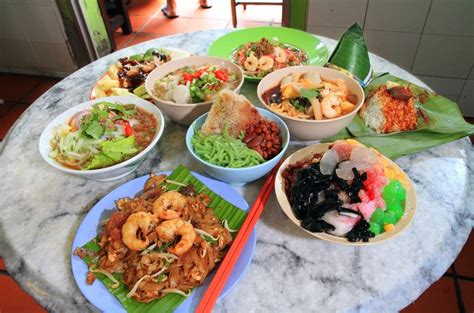 The malaysian cuisine reflects the country's diversity. Home Cooking VS Eating Out | Just Run Lah!
