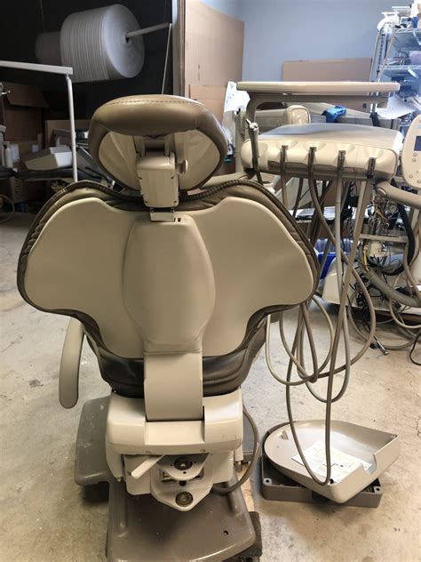 Adec 511 Dental Chair With Adec 532 Delivery System Led And Assistant
