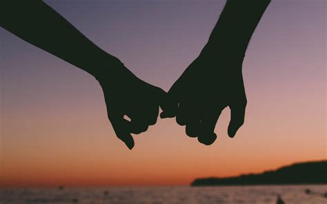 Download 2880x1800 Hands, Romance, Sunset, Couple Wallpapers for ...