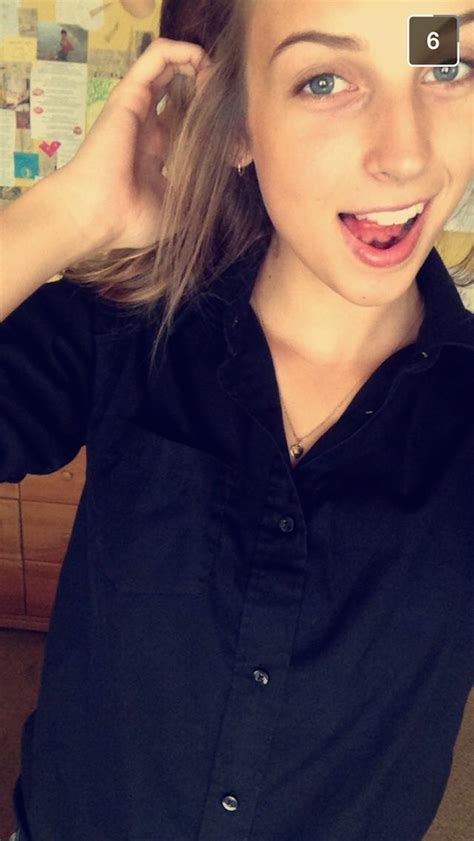29 Tongue Selfies Proving That It S A Thing Fooyoh Entertainment