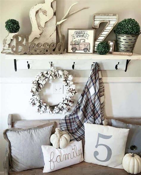 28 Welcoming Fall Inspired Entryway Decorating Ideas