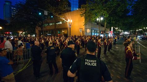 Photos 2016 Starlight Parade Lights Up The Night Katu