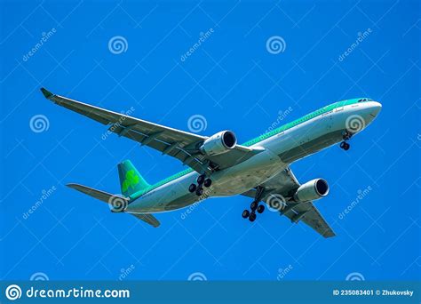 Aer Lingus Plane Descending For Landing At Jfk International Airport In