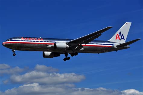 File:Boeing 767-323ER - American Airlines (N379AA).jpg - Wikipedia