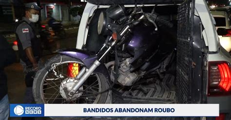 Criminosos Fogem E Abandonam Moto Roubada