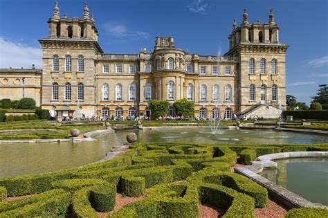 8 Of The Best Stately Homes In Britain To Visit This Bank Holiday