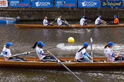 Krachttraining met judoka dex elmont. Fotospecial Aegon City Rowing - AFC Ajax vrouwen - Ajax ...