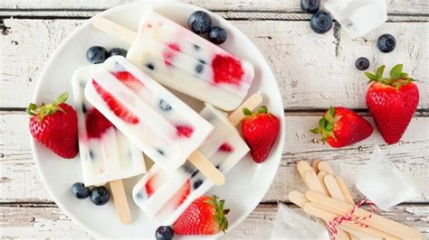 Paletas De Yogurt Con Fresa Y Moras De 228 Kcal Receta Fácil En La