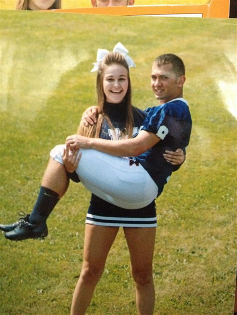 Cute Pose For Cheerleader With Football Player Cute Couples Cuddling