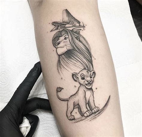Pin De Thalita Gulin Em Tatoo Tatuagem Rei Leão Tatuagem De Rei Leão