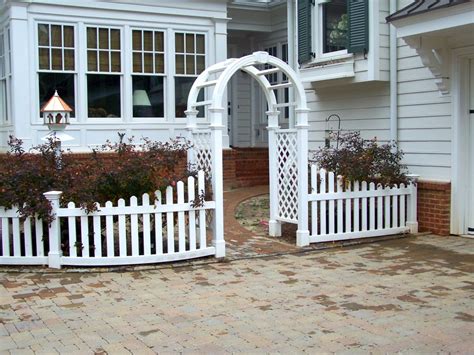 Precision fenceworks installs chain link fencing for commercial and residential use in atlanta. Discover Vinyl Picket Fencing | Country Estate Fence, Deck ...