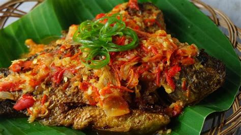 Resep pecak ikan bumbu khas betawi mujair mas gurame ikan nila pecak ikan bandeng mukbang. Resep Ikan Nila Sambal Pecak khas Betawi - Lifestyle Fimela.com