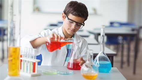 4 divertidos experimentos de ciencia para niños que pueden hacer en