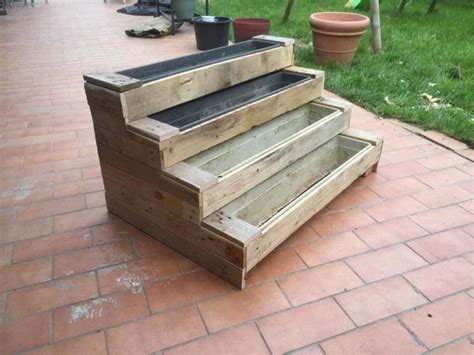 Diy: Pallet Stairs Planter • 1001 Pallets | Pallet stairs, Pallet