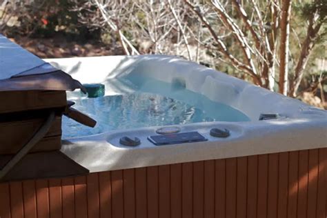 What Are The Pros And Cons Of Salt Water Hot Tubs