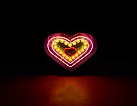 Heart 5 57cm X 62cm Click For Details Kemp London Bespoke Neon