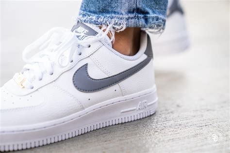Nike air force 1 low sc atlanta olympic limited edition white x navy 26.0 cm us8. Nike Women's Air Force 1 '07 White/Grey-Metallic Gold ...