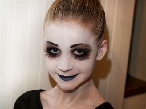 étapes Pour Faire Un Maquillage Possédée Pour Halloween - Maquillage Halloween fille : 4 tutoriels super mignons à essayer