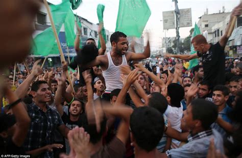 Palestinians Celebrate Gaza Victory Following Peace Deal Daily Mail