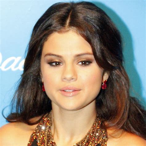 Selena Gomez Bio Net Worth Height Famous Births Deaths