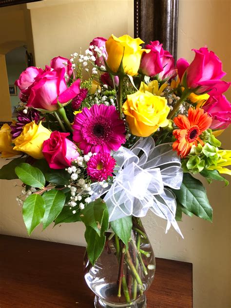 Fresh cut daisies for all occasions. Renee's Rainbow in Tucson, AZ | Forget Me Nots Fine Floral ...
