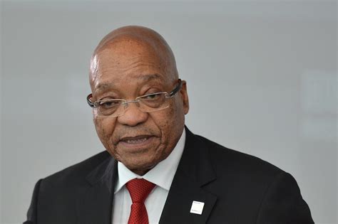 जुमा (zuma) के घर के बाहर उनके समर्थकों ने पुलिस को पूर्व दक्षिण अफ्रीकी राष्ट्रपति (former south african president) को गिरफ्तार करने से रोकने के लिए कई बार हवा में कुछ गोलियां चलाईं. Jacob Zuma latest: South Africa President told to 'step ...