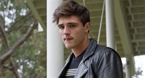 Kissing booth noah flynn joey king romantic movies dream guy series movies book characters cool costumes still life film. I'm Eternally Grateful To Netflix's Kissing Booth For Noah ...