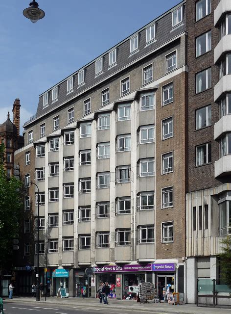 President Hotel Russell Square © Stephen Richards Geograph Britain