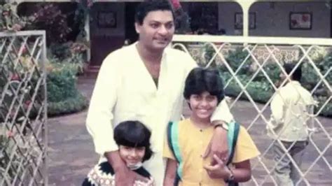 Actress Kajol With Her Father And Sister Mother Husband Daughter Son