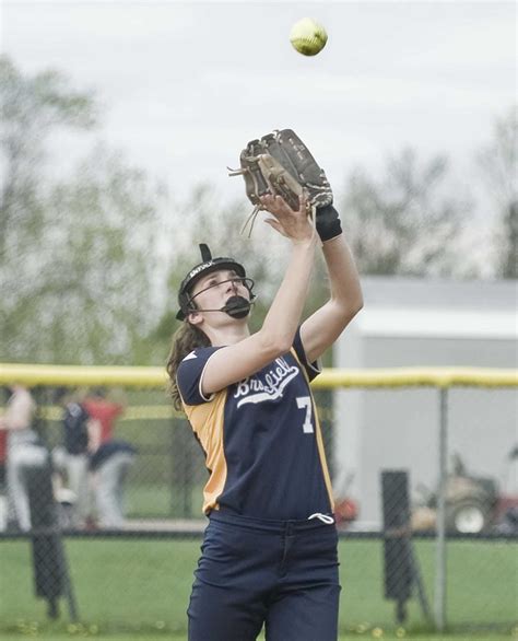 Softball Brookfield Keeps Rolling With Win Over New Fairfield