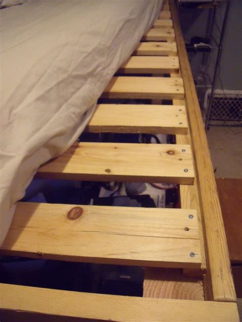 The bunkie board (also known as bunky board) is constructed with solid plywood, metal or wooden slats, covered in fabric. Bee Handy: Build your own loft bed