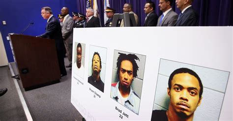 As 4 are arrested, Chicago mayor seeks tougher gun law