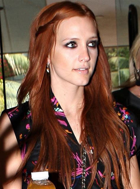 Ashlee Simpsons Long Red Hairstyle Red Hair Ashlee Simpson Hairstyle