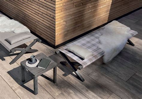Minimalist In Style And With A Basic Design The Elìt Lounger Is A