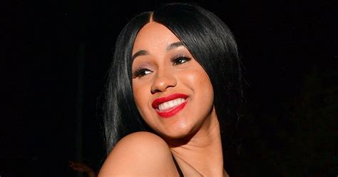 Cardi B Is The First Female Rapper To Hit No 1 Solo In Almost 20 Years Huffpost Uk Entertainment